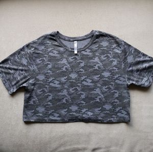 Fabletics Gray Camo Camouflage Cropped T-Shirt XL